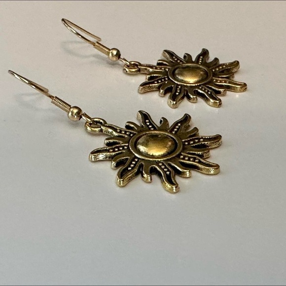 Sun Pendant Necklace and Earrings Set Gold Tone Stainless Steel Chain New - Picture 7 of 12